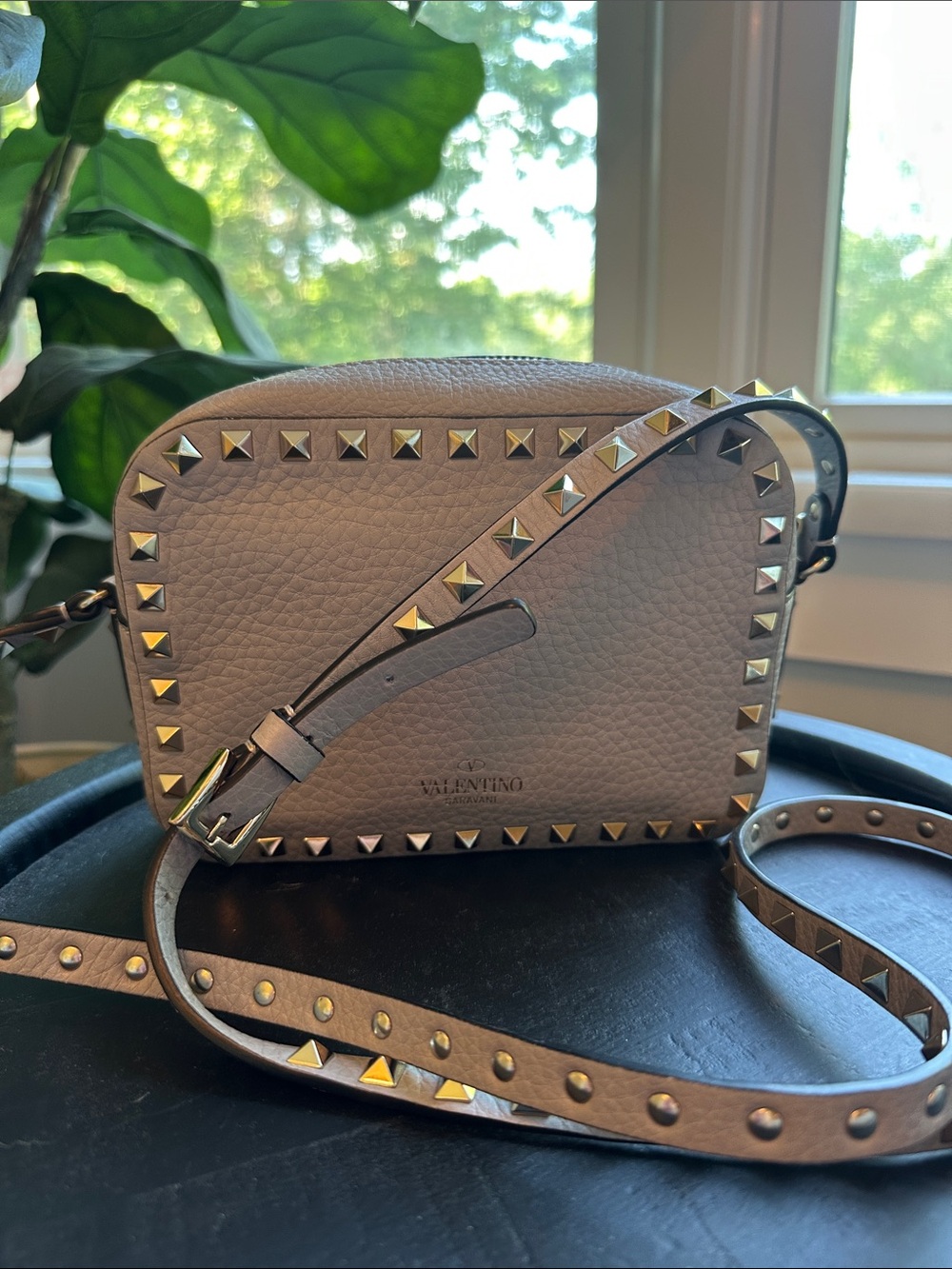 Valentino 🩶 Gray Pebbled Leather Rockstud Camera - Gorgeous Luxury Crossbody